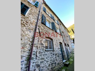 Appartamento in Vendita a Pignone, zona Pignone, 170'000€, 130 m², arredato