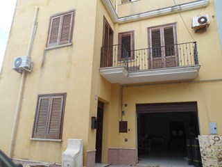 Casa Indipendente in Vendita a Partanna, zona semi centrale, 72'000€, 180 m²