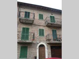 Appartamento in Vendita a Castiglione del Lago, zona POZZUOLO UMBRO , 43'000€, 100 m²