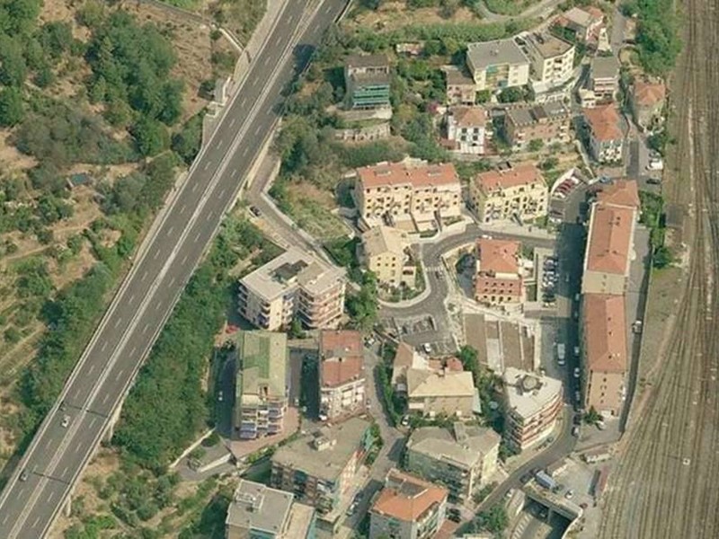 Negozio in Vendita a Savona, zona Oltreletimbro, 70'000€, 58 m²