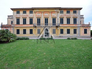 Casa Indipendente in Vendita a Capannori, zona Segromigno In Monte, 1'800'000€, 1700 m², con Box