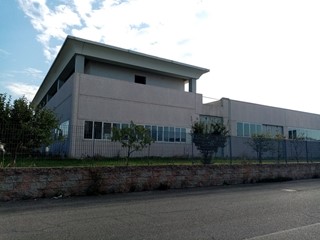 Capannone in Vendita a Terni, 1700 m²