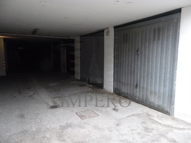 Box in Vendita a Ventimiglia, zona Roverino, 35'000€, 26 m², con Box