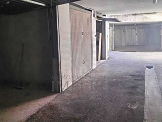 Box in Vendita a Ventimiglia, zona Roverino, 35'000€, 26 m², con Box