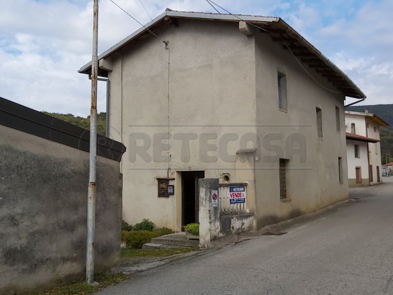 Casa Indipendente in Vendita a Torreano, 59'000€, 231 m², con Box