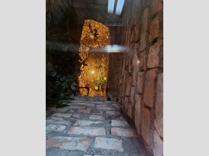 Casa Indipendente in Vendita a Ventimiglia, zona Centro, 600'000€, 100 m²