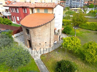 Casa Indipendente in Vendita a Ventimiglia, zona Centro, 600'000€, 100 m²