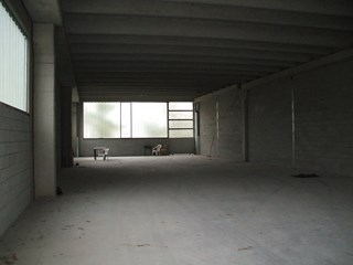 Capannone in Vendita a Milano, zona pieve emanuele, 130'000€, 318 m²