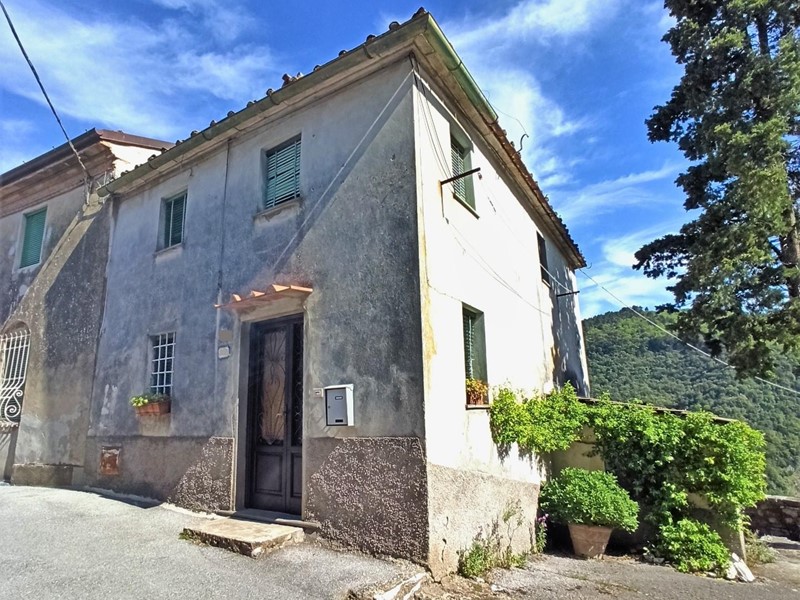 Casa Semi Indipendente in Vendita a Lucca, zona Deccio di Brancoli, 59'000€, 100 m²