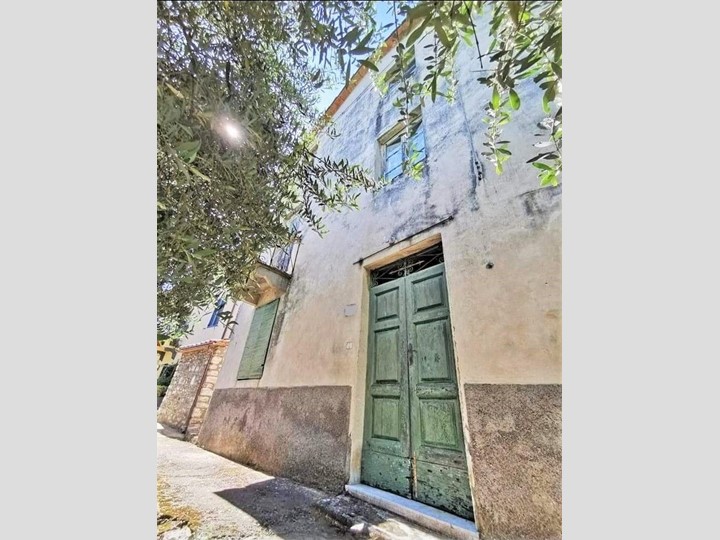Casa Indipendente in Vendita a Lucca, zona Ombreglio di Brancoli, 79'000€, 200 m²