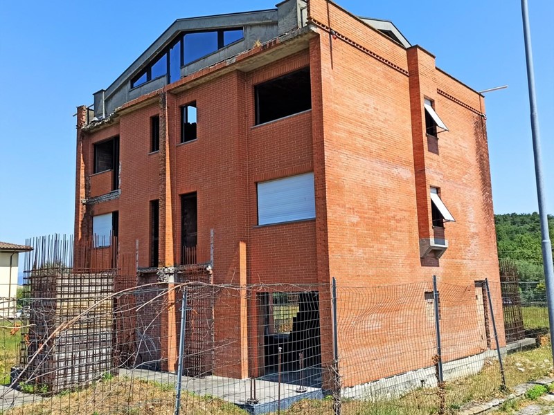 Appartamento in Vendita a Capannori, zona San Leonardo In Treponzio, 350'000€, 420 m²