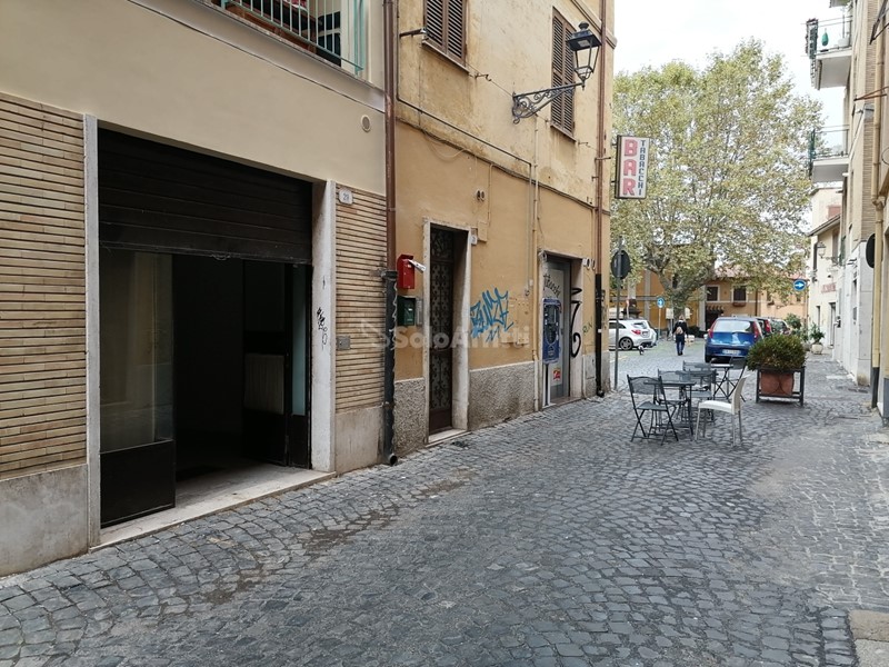 Capannone in Affitto a Frascati, zona Centro Storico, 1'490€, 90 m²