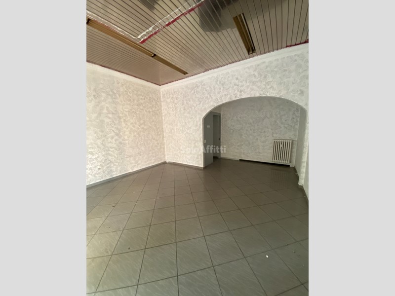 Capannone in Affitto a Busto Arsizio, zona Sant'Anna, 450€, 33 m²