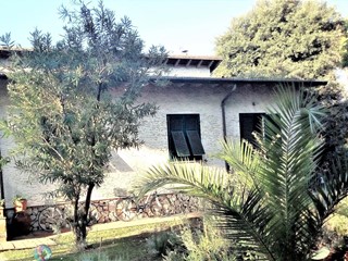 Villa in Vendita a Massa, zona Marina di Massa, 490'000€, 150 m², arredato