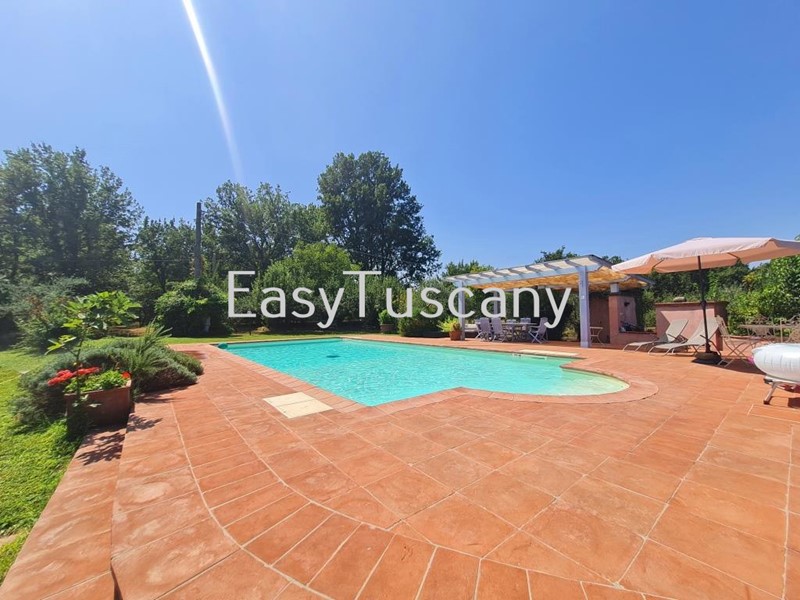 Casa Indipendente in Vendita a Altopascio, zona Spianate, 950'000€, 250 m²