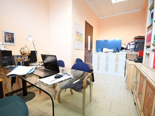 Capannone in Vendita a Sarzana, 64'000€, 42 m²