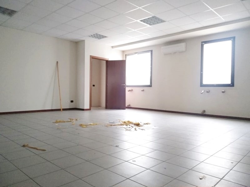 Ufficio in Vendita a Paitone, 70'000€, 67 m²
