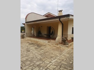 Villa in Vendita a San Vito dei Normanni, 320'000€, 250 m², arredato