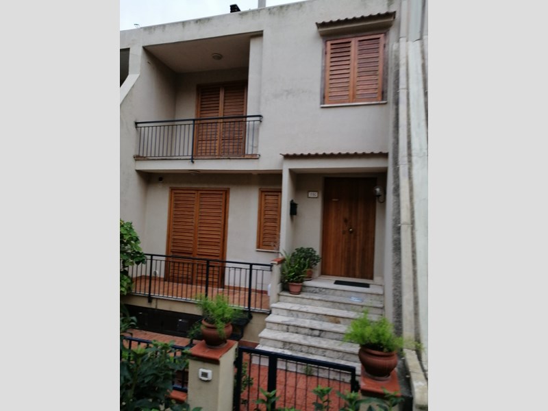 Villetta a schiera in Vendita a Reggio Calabria, zona Catona, 220'000€, 156 m², con Box