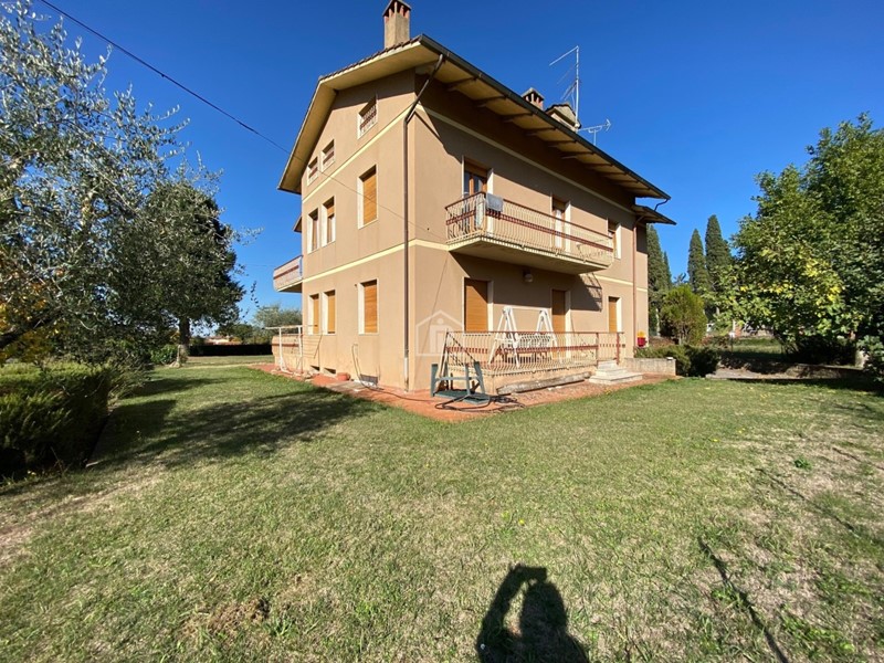 Casa Indipendente in Vendita a Arezzo, 370'000€, 350 m²