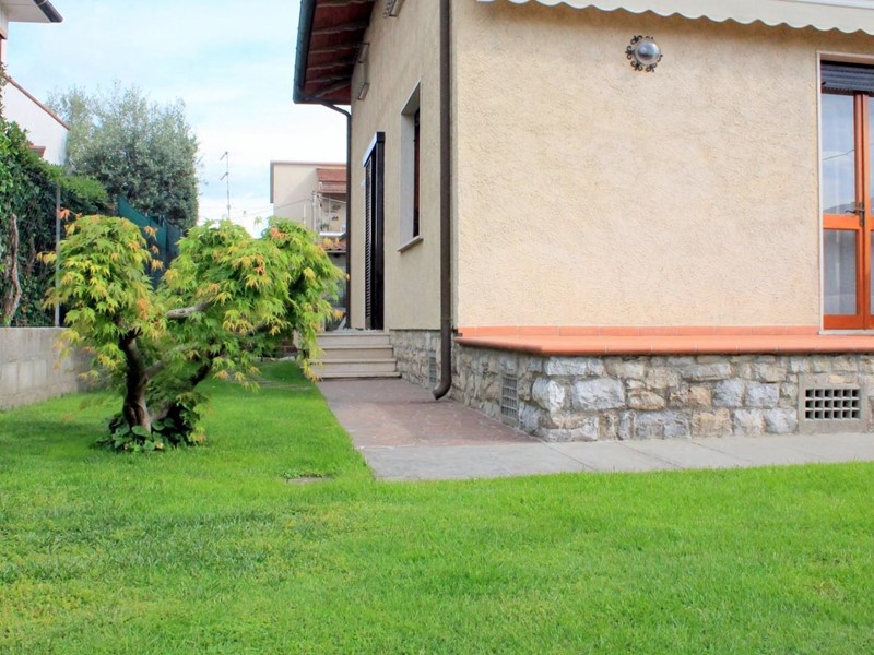 Villa in Vendita a Pietrasanta, zona Tonfano, 1'200'000€, 240 m²