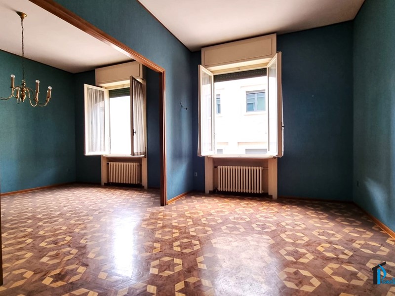 Appartamento in Vendita a Terni, 150'000€, 233 m²