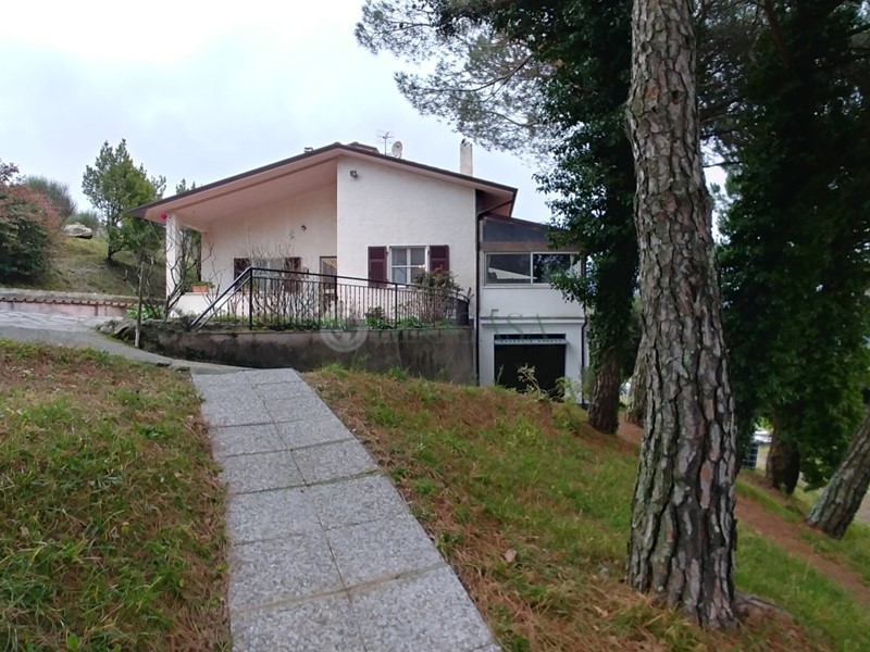 Casa Indipendente in Vendita a Fosdinovo, 400'000€, 267 m², arredato, con Box