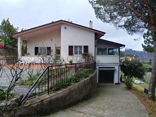Casa Indipendente in Vendita a Fosdinovo, 400'000€, 267 m², arredato, con Box