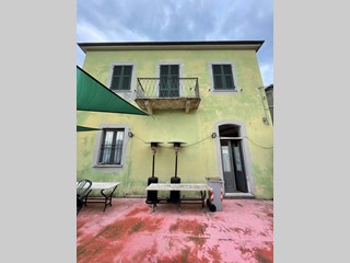 Attività commerciale in Vendita a La Spezia, zona PANORAMICA, 180'000€, 100 m², arredato