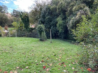 Terreno edificabile in Vendita a Rignano Flaminio, 80'000€, 2100 m²