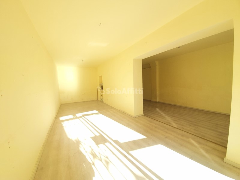 Capannone in Affitto a Rosignano Marittimo, 320€, 55 m²