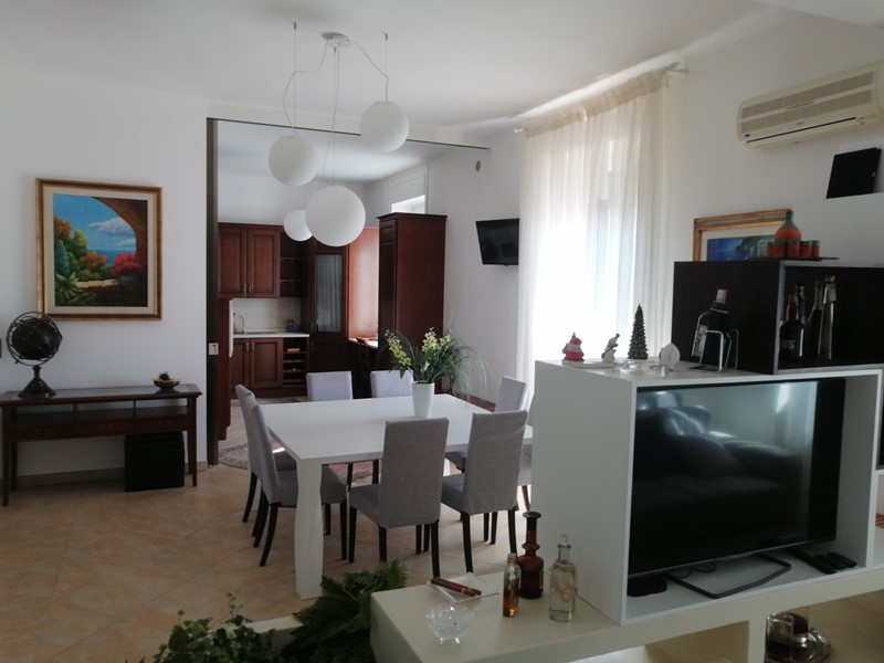 Trilocale in Affitto a Lecce, zona centro, 700€, 100 m²