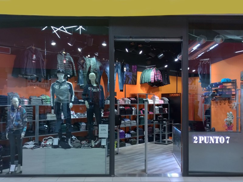 Attività commerciale in Vendita a La Spezia, 240'000€, 290 m²