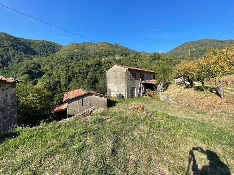 Casale in Vendita a Pescaglia, zona Nord, 250'000€, 420 m², con Box