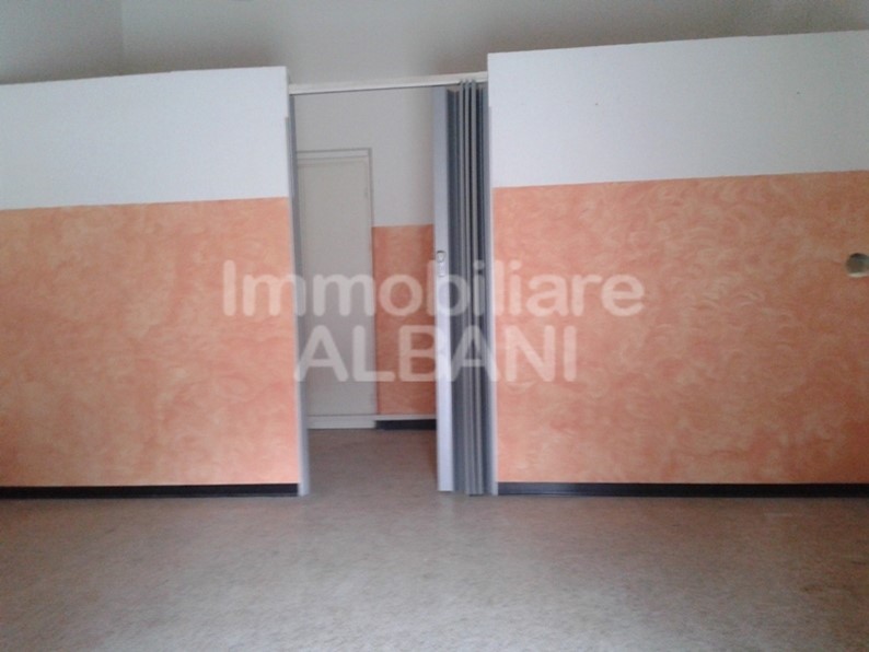 Capannone in Affitto a Arcola, zona Ponte Di Arcola, 450&euro;, 30 m²
