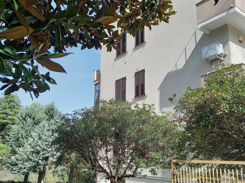 Trilocale in Vendita a Ascoli Piceno, zona Centrale, 130'000€, 85 m²