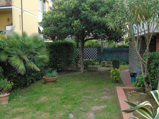Casa Indipendente in Affitto a Viareggio, zona Viareggio Sud, 900€, 140 m², arredato