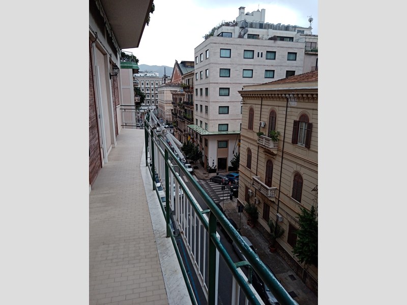 Appartamento in Affitto a Palermo, zona Politeama, 1'400€, 180 m²