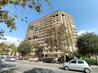 Appartamento in Vendita a Palermo, zona Strasburgo, 295'000€, 162 m²