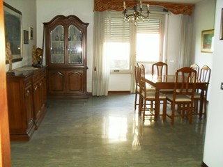 Quadrilocale in Vendita a Terni, 100'000€, 100 m², con Box