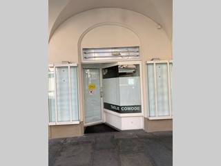 Immobile commerciale in Affitto a Reggio Emilia, zona Centro storico, 1'500&euro;, 80 m²