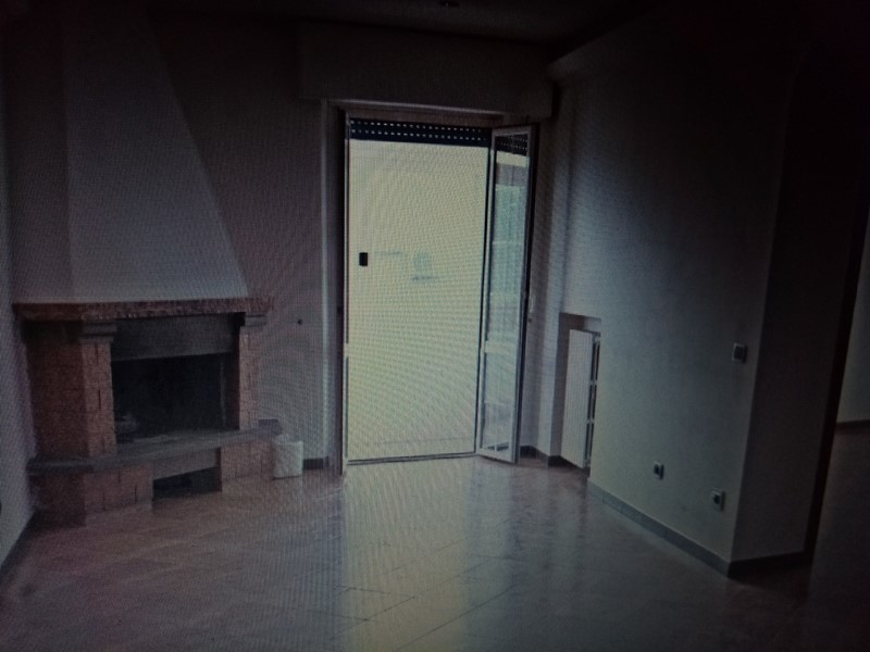 Trilocale in Vendita a Terni, 60'000€, 70 m², con Box