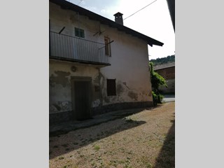 Casa di corte in Vendita a Casale Litta, zona Bernate, 60'000€, 145 m²