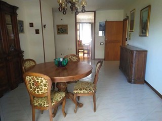 Quadrilocale in Vendita a Terni, 93'000€, 110 m², con Box