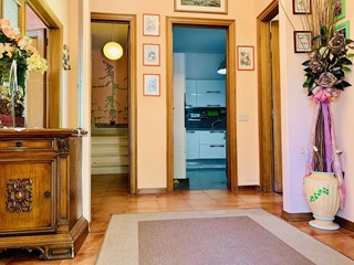 Villa bifamiliare in Vendita a Camaiore, zona Lido di Camaiore, 550'000&euro;, 256 m²