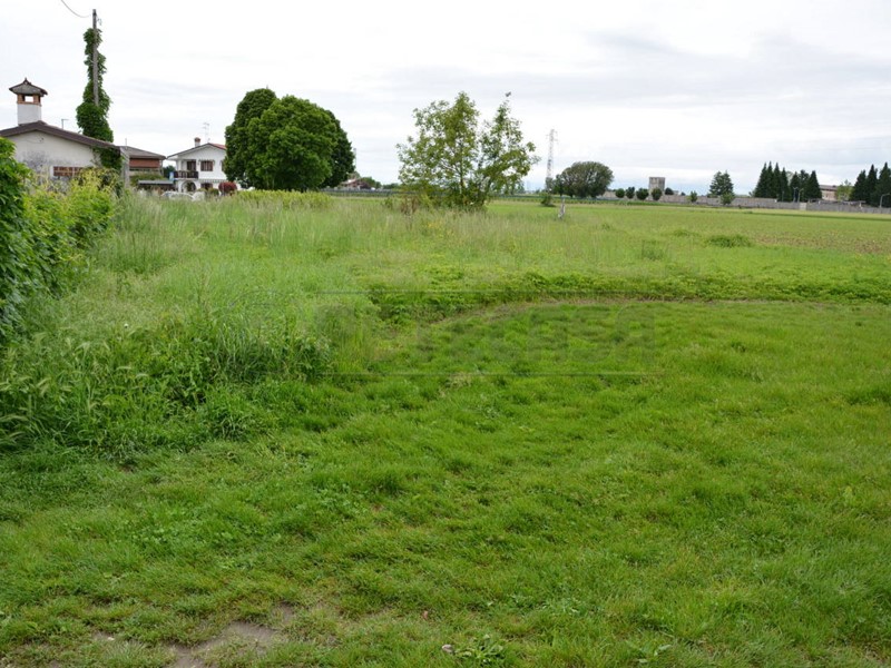 Terreno edificabile in Vendita a Remanzacco, 83'000€, 918 m²