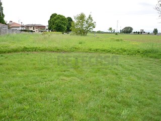 Terreno edificabile in Vendita a Remanzacco, 83'000€, 918 m²
