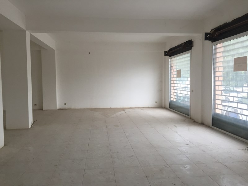 Ufficio in Affitto a Vittoria, zona Via F. Morgante, 700€, 100 m²