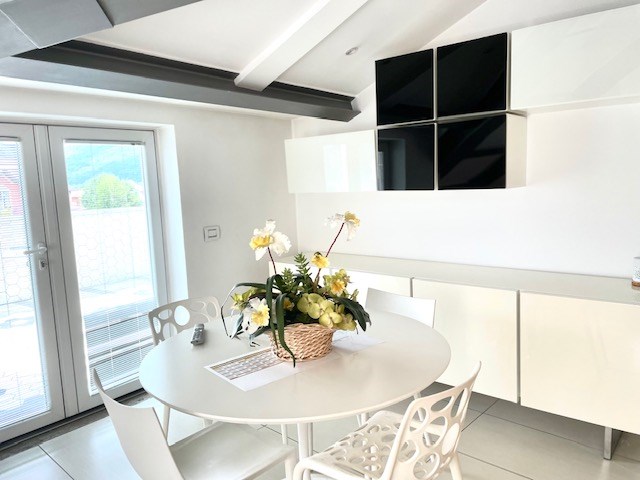 Bilocale in Affitto a Baveno, zona FERIOLO, 1'000€, 61 m², arredato