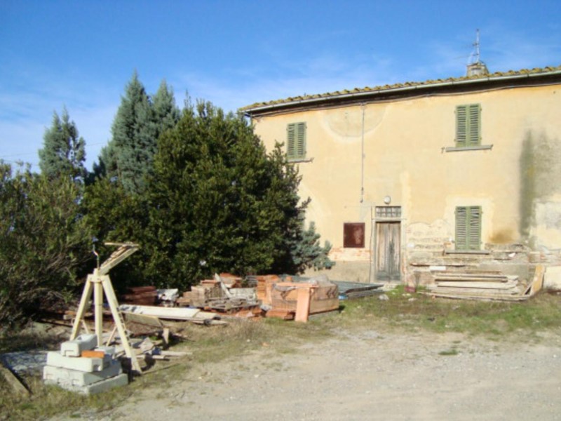 Casale in Vendita a Cerreto Guidi, 100'000€, 300 m², con Box